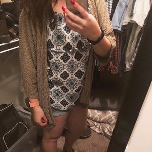Small Oatmeal Lularoe Lindsay.